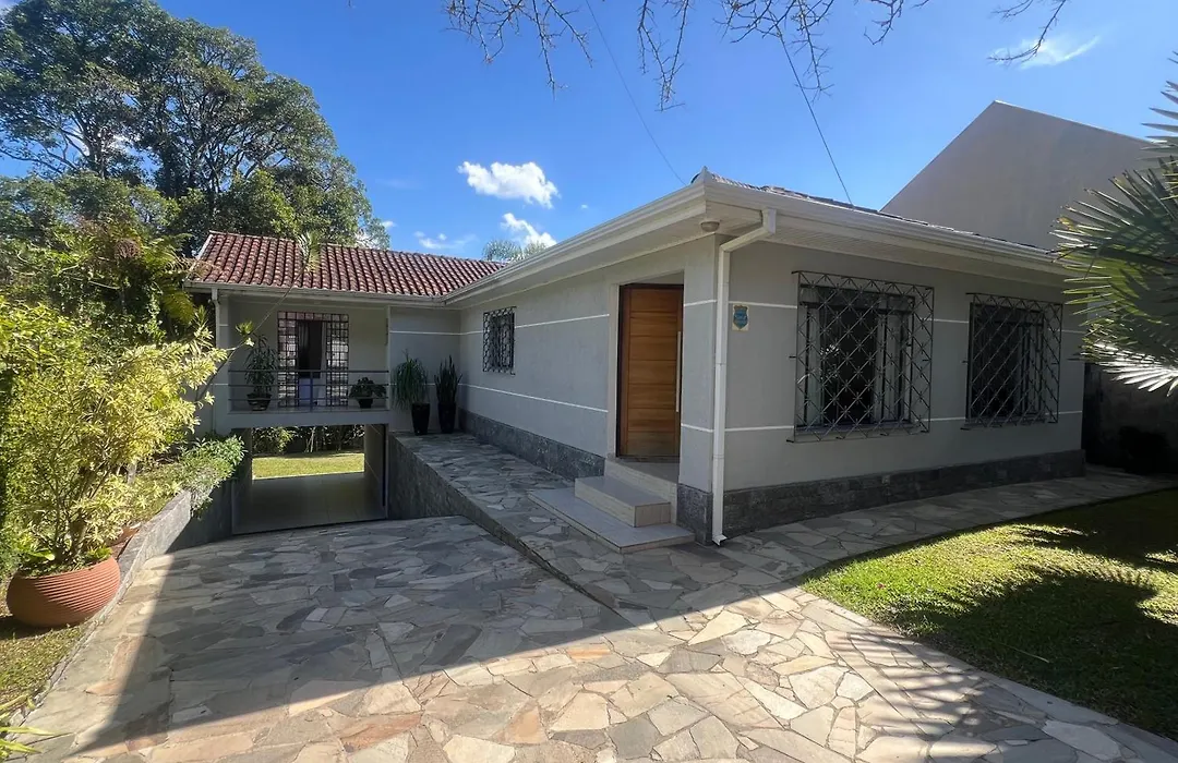 Casa Com 5 Quartos, Quintal Grande E Churrasqueira-1